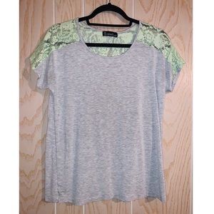 Signature Studio Detailed Lace Tee in Grey / Lime